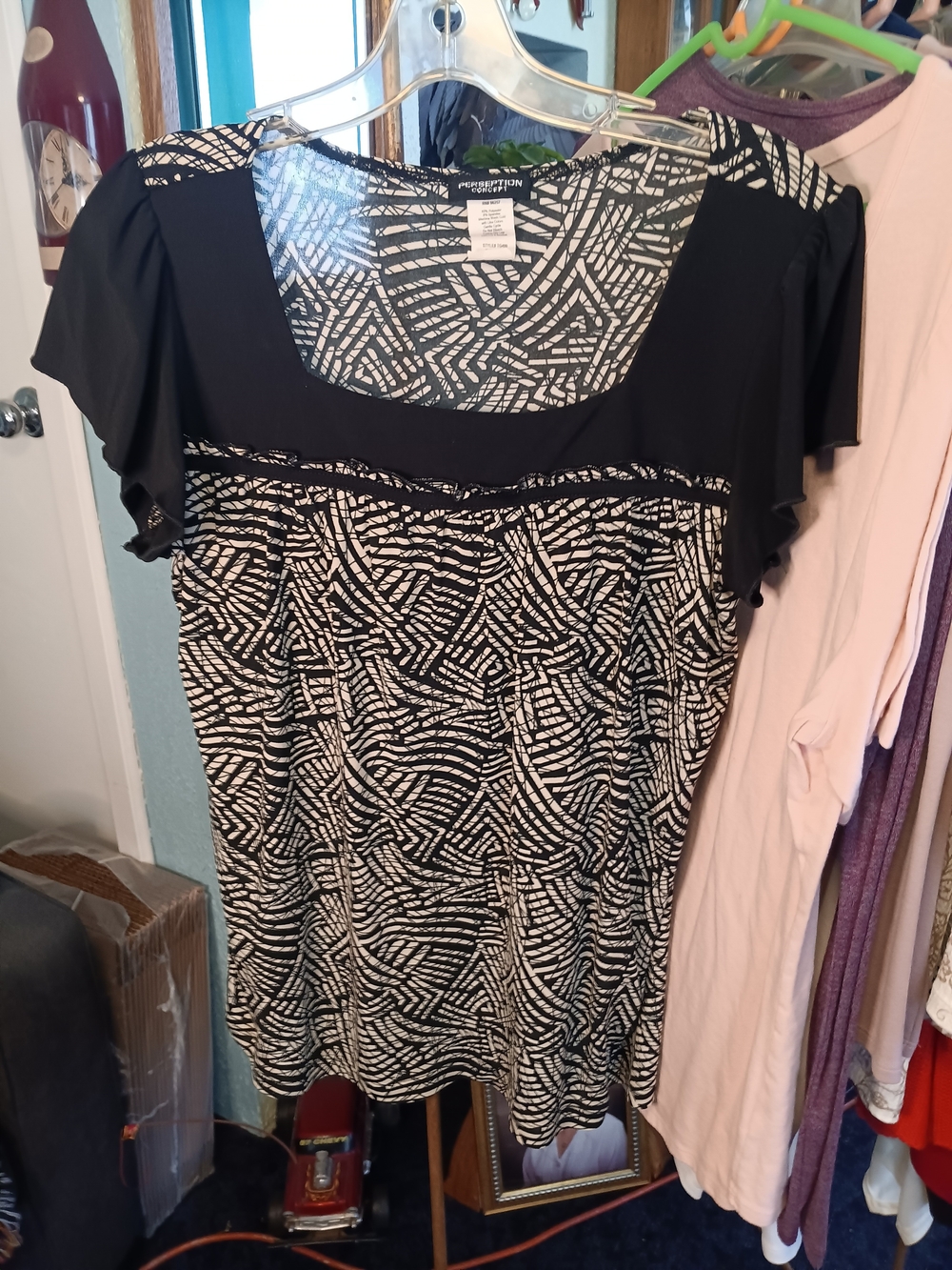 PerSeption Concept Black and White Scoop Neck Flutter Sleeve Top